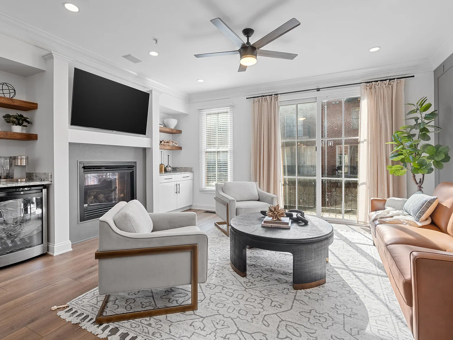 3 bed, 2.5 bath, 2160 sqft, $4,400 — Photo 1
