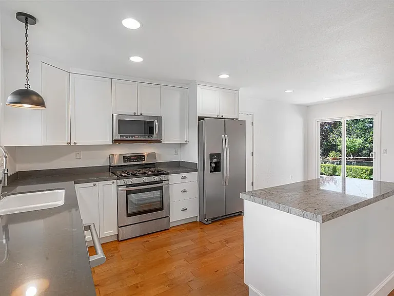 1323 Prentice Dr — Photo 2