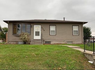 323 S Vivian St, Aberdeen, SD 57401