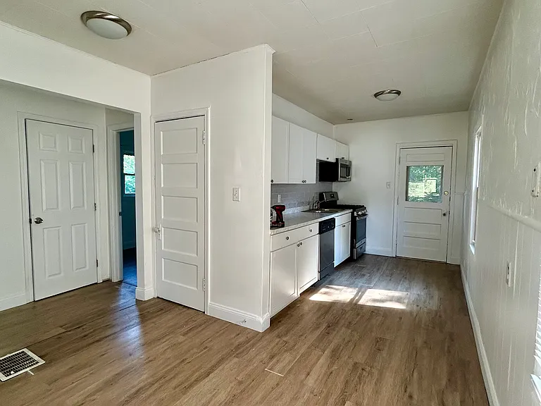 4447 Mayhew Ave — Photo 4