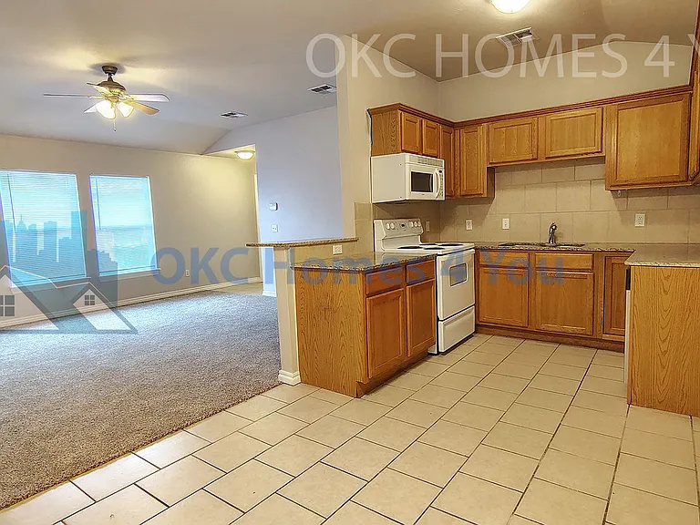 606 Garrison Ln — Photo 7