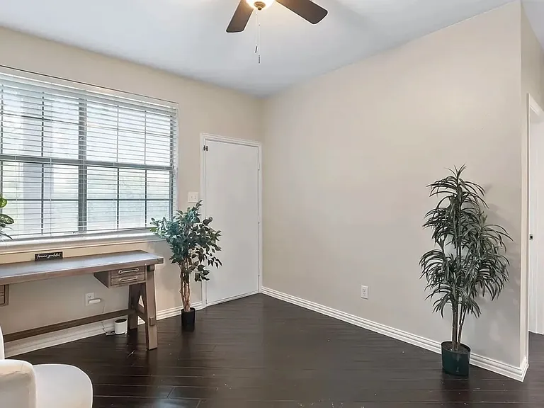 1421 Fox Run Dr — Photo 44