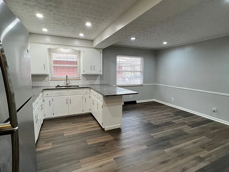 1387 E Gates St — Photo 8