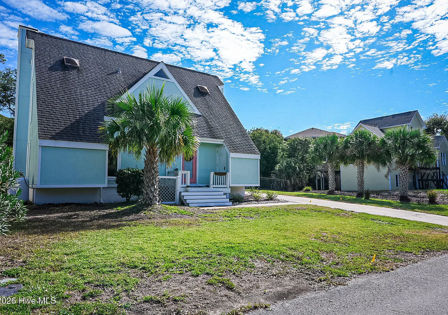 3 bed, 2.0 bath, 1733 sqft, $2,985 — Photo 2