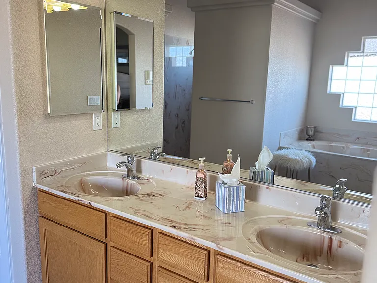 2399 E Klamath Loop — Photo 18