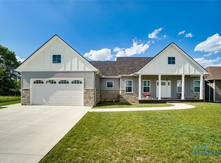 200 Katarina Ln, Findlay, OH 45840