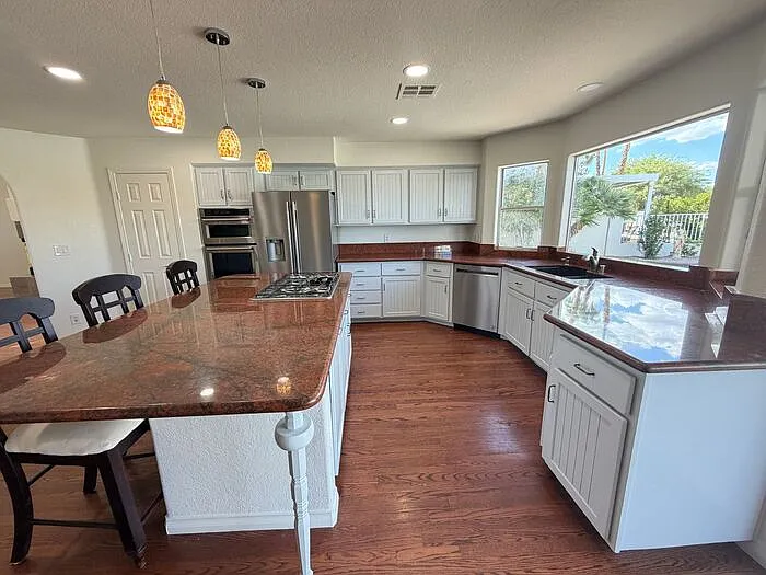 4 bed, 3.0 bath, 2728 sqft, $3,435 — Photo 4