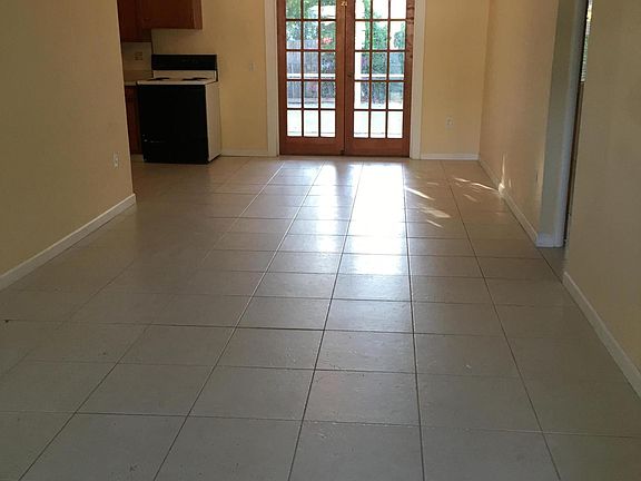 3rd image of 241 Jasmine St