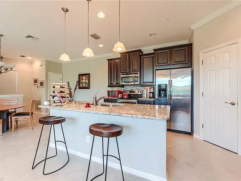 8510 Violeta St #201 — Photo 4