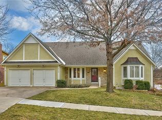 6725 Vahalla Dr, Shawnee, KS 66217