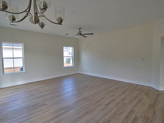 5th image of 149 Franklin Tree Dr