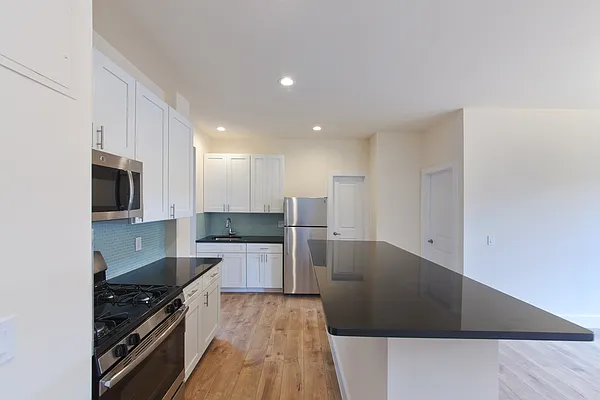 Rented by Sohayegh Enterprises Corp. | media 15