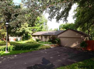 9110 Woolworth Ave, Omaha, NE 68124