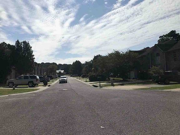 Exterior Neighborhood (street photo)