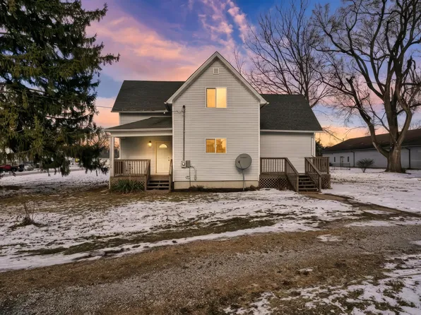 105 S Kimball St, Kouts, IN 46347