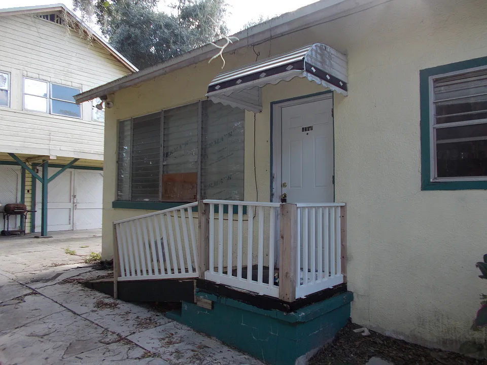 534 Avenue B NE #B