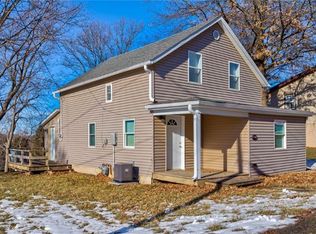 305 N 6th St, Guthrie Center, IA 50115