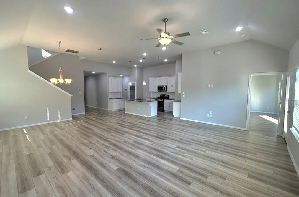 4 bed, 2691 sqft, $2,950 — Photo 4