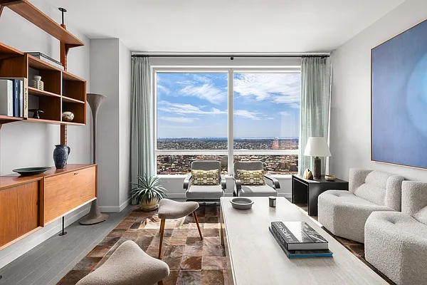 Rented by Extell Marketing Group LLC | media 28