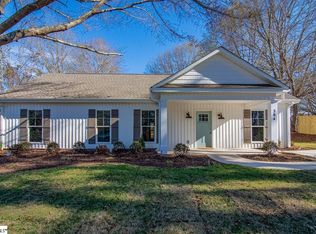 304 Lakeview Dr, Laurens, SC 29360