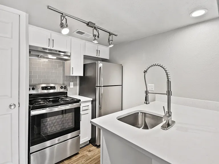 Waterford at Bellmar — Photo 9