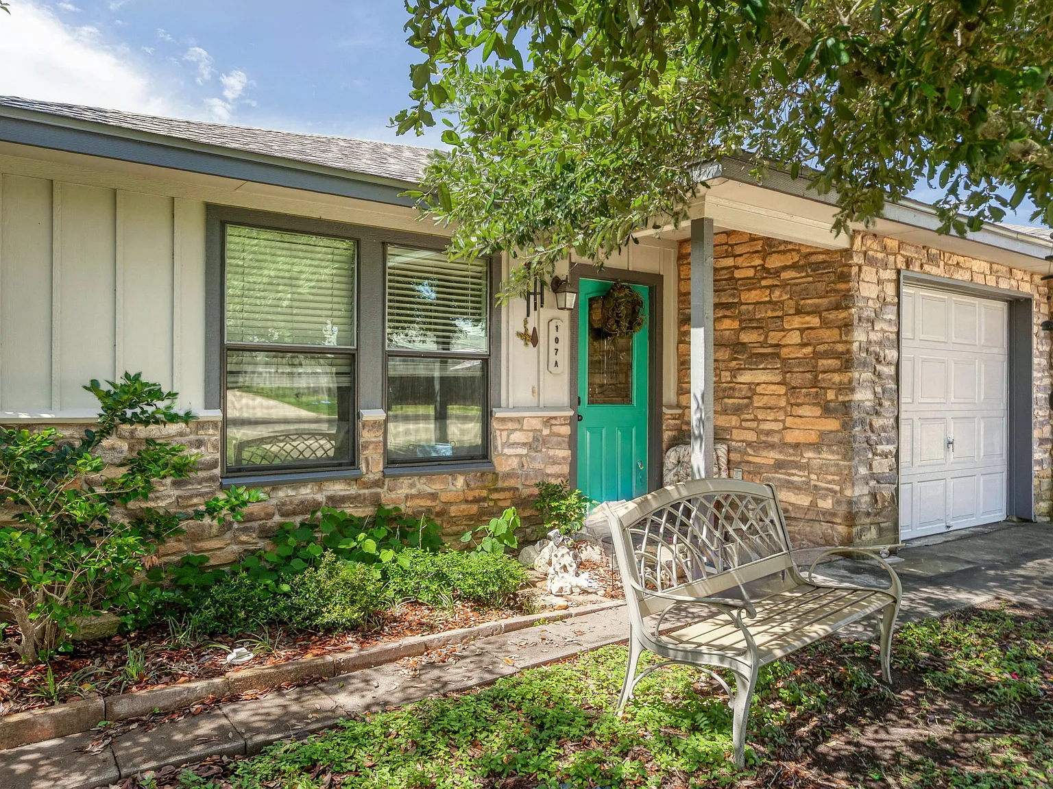 3 bed, 1165 sqft, $1,675 — Photo 2