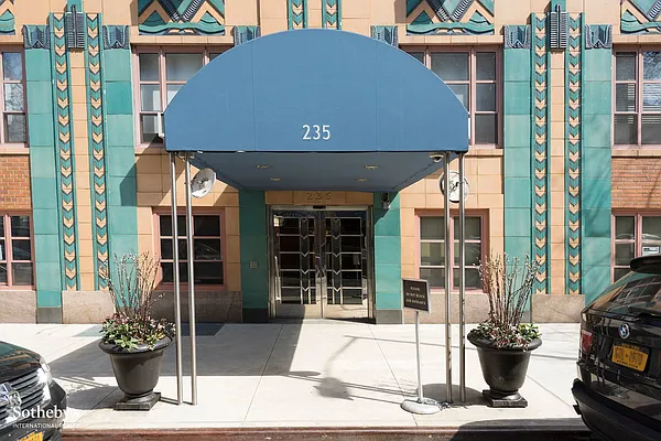 Sold by Sotheby's International Realty | media 27