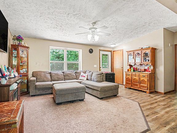 3rd image of 55921 Apple Rd