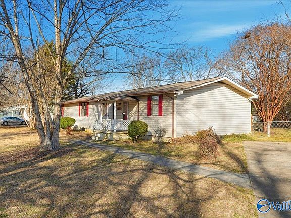 3rd image of 1008 Peck Rd NE