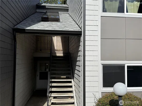 2020 Grant Avenue S #J102, Renton, WA 98055