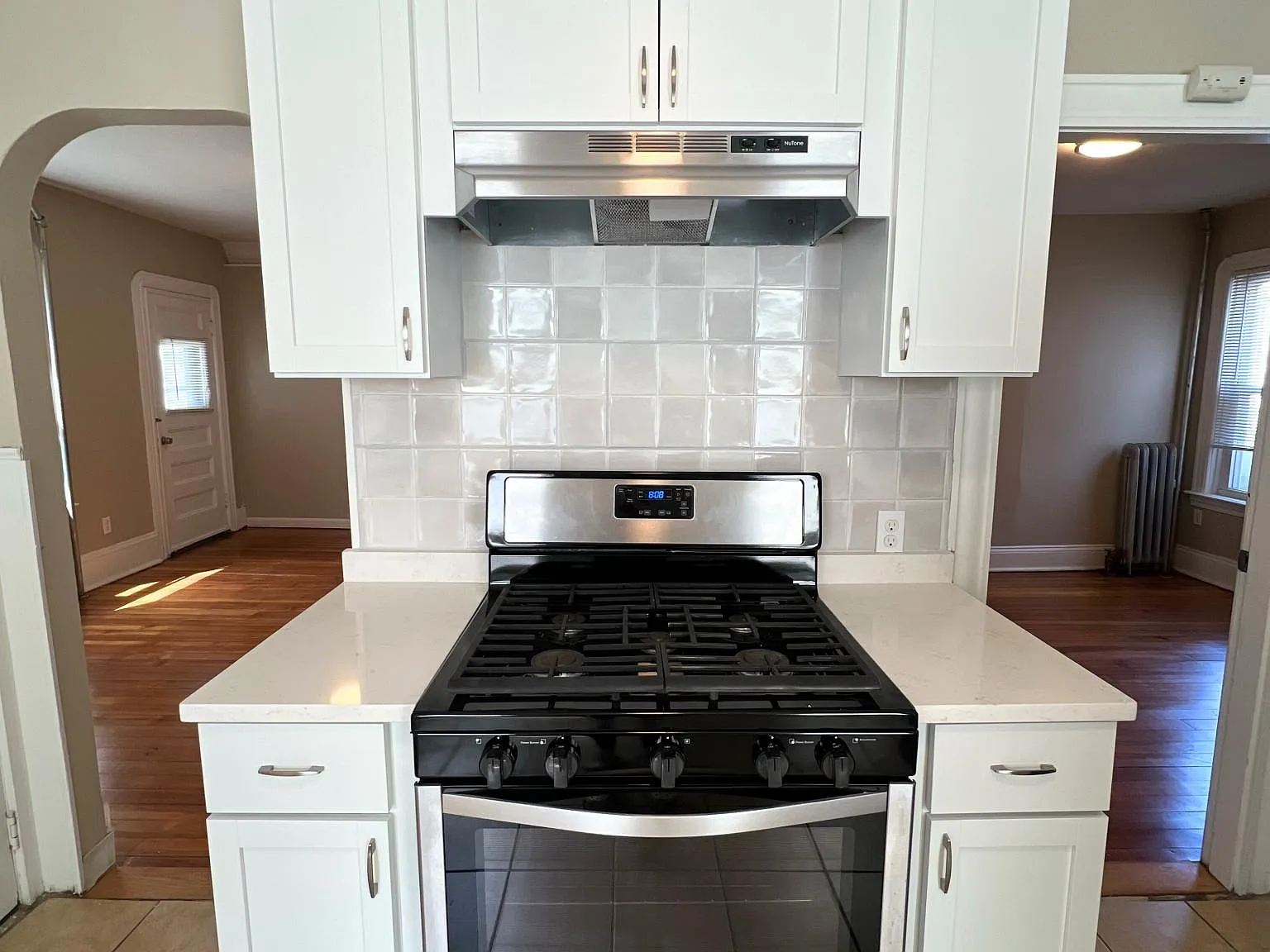 3 bed, 1200 sqft, $1,850 — Photo 2