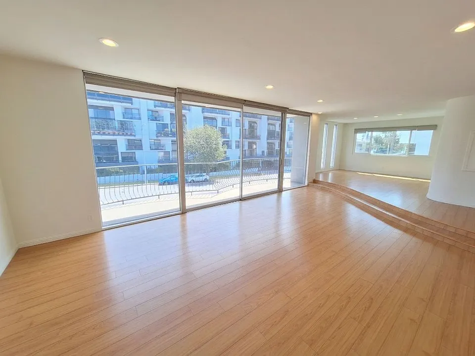 1515 S Beverly Glen Blvd #5