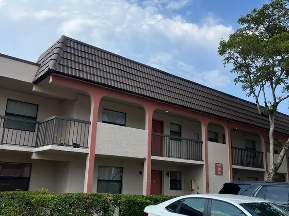 901 NE 209th Ter APT 103, Miami, FL 33179