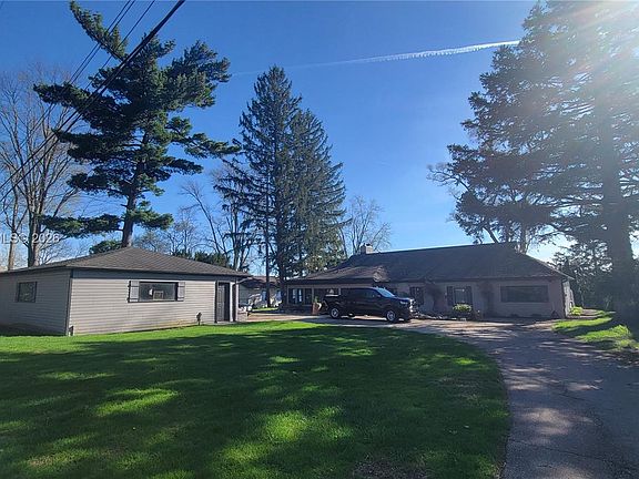 5th image of 605 Hilltop Dr