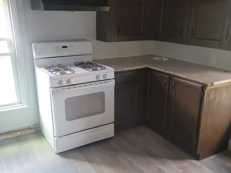 4-6 Avon St #4-2R — Photo 6