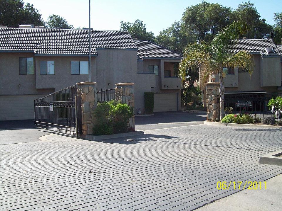 Entry gate