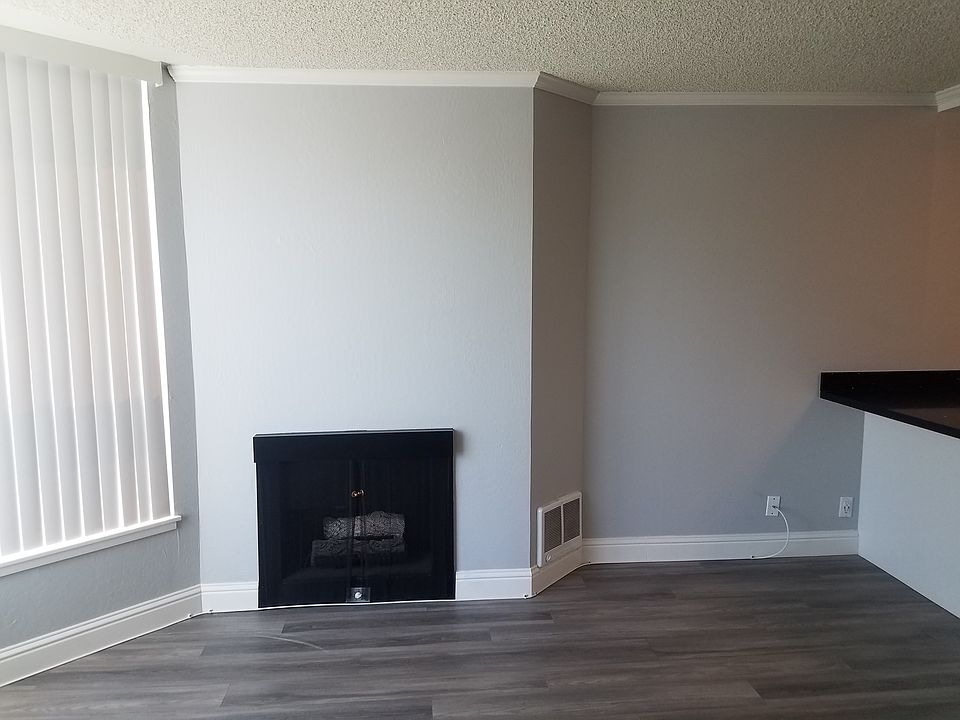 2nd image of 1690 Broadway St #605