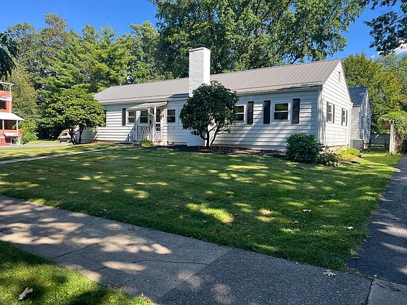 2nd image of 220 Ridge Ave