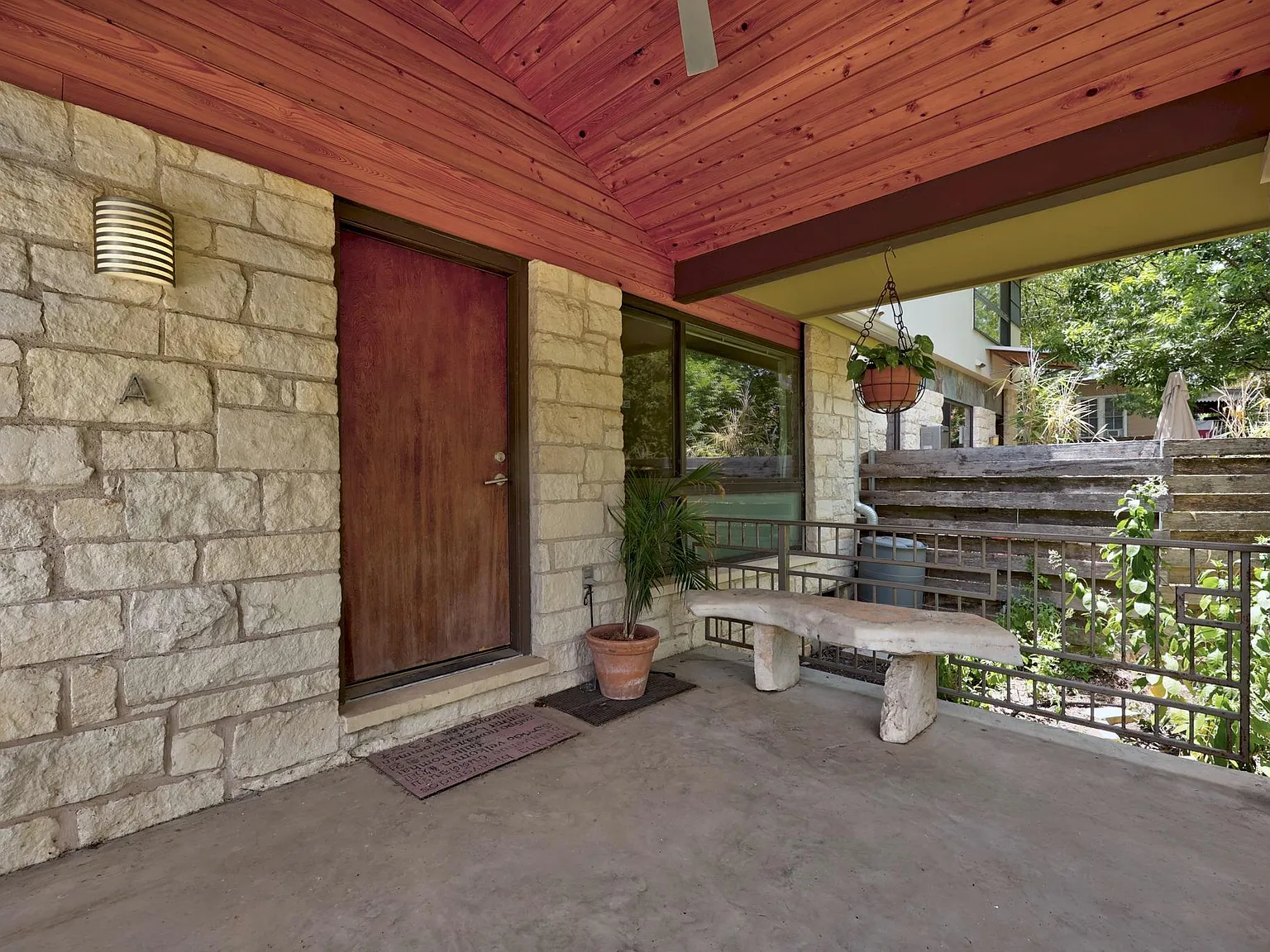 3 bed, 3.0 bath, 2005 sqft, $5,000 — Photo 3