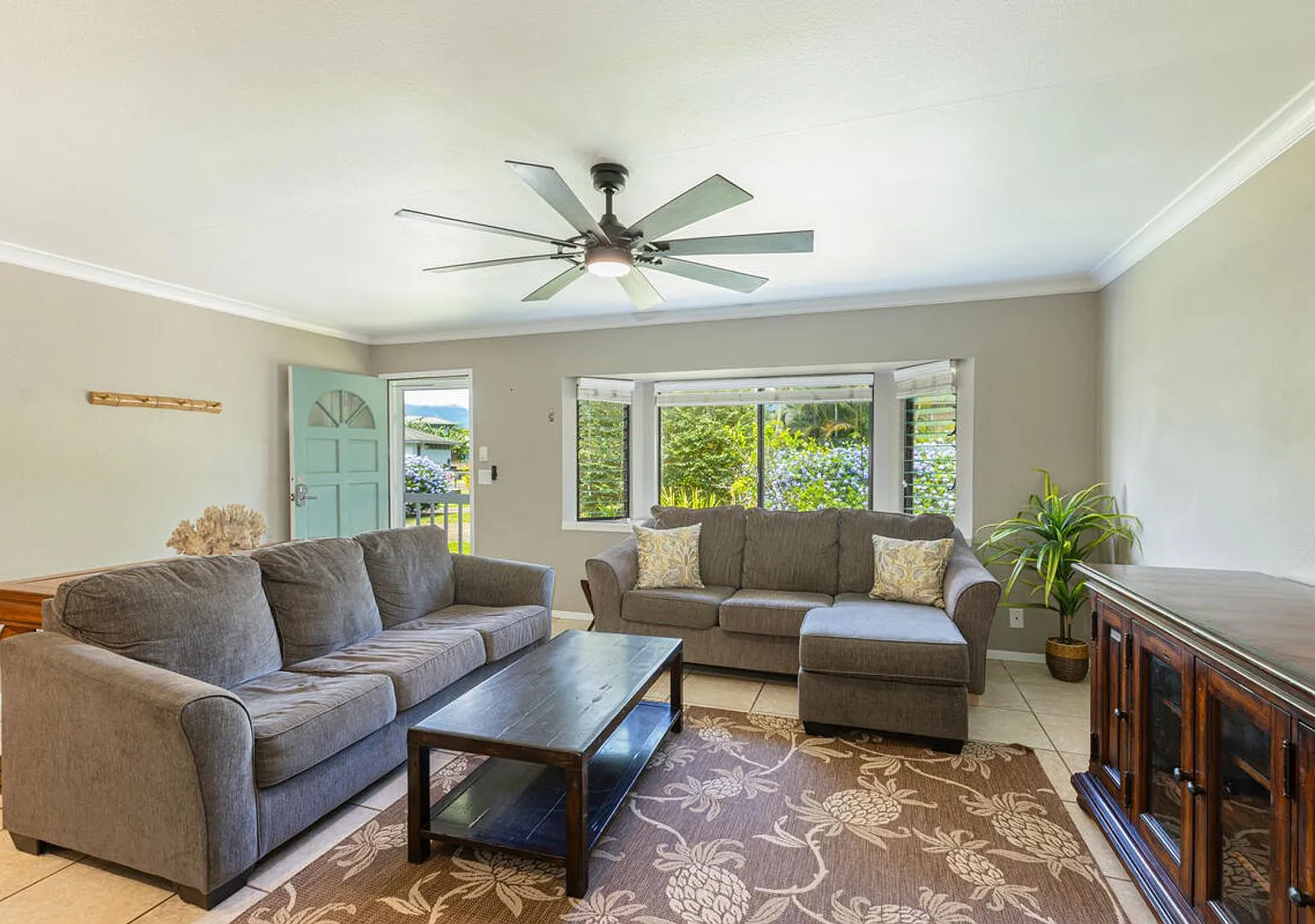 2 bedroom, 1 bath duplex with small back yard, carport space — Photo 1
