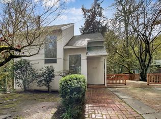 6601 SW Parkhill Dr, Portland, OR 97239