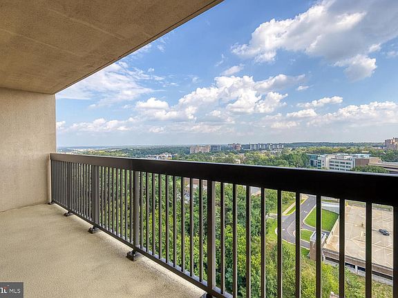 5th image of 3709 S George Mason Dr APT 1308