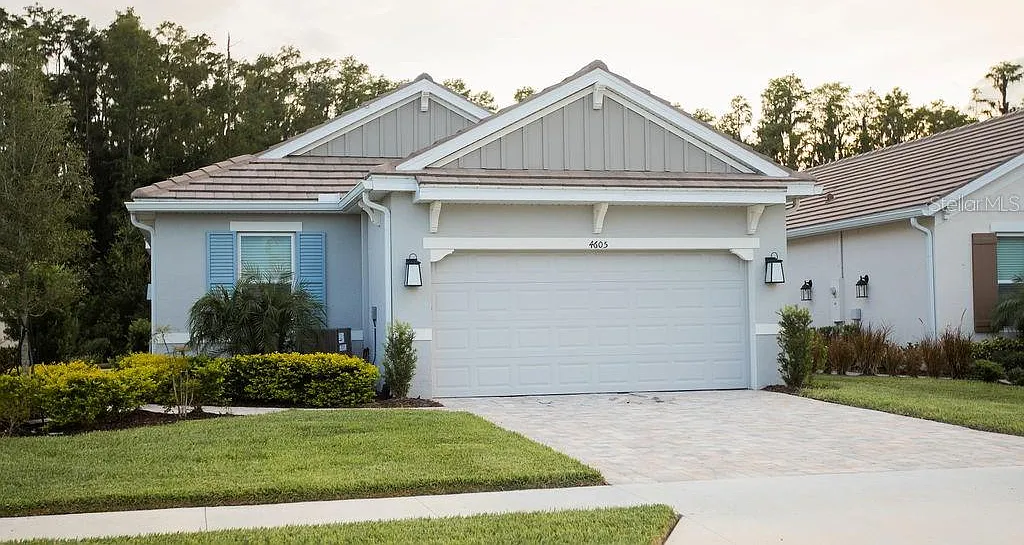3 bed, 2.0 bath, 1926 sqft, $3,000 — Photo 1
