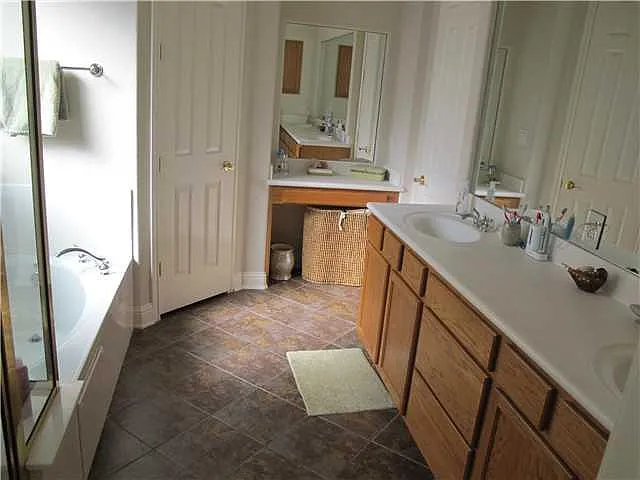 15209 Interlachen Dr — Photo 11