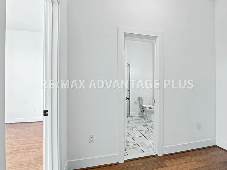 142 N Main St — Photo 36