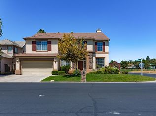 10504 E Fieldstone Ave, Clovis, CA 93619