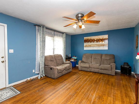 2nd image of 428 Hedgewood Dr