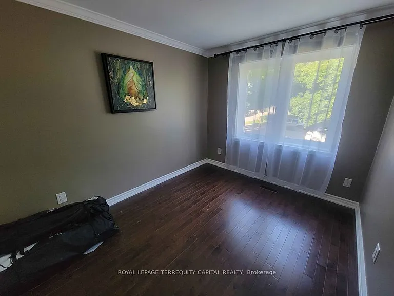 20 Mowat Cres #UPPER — Photo 25