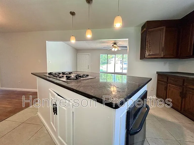 908 Bilmark Ave — Photo 6