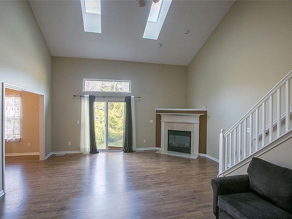 2nd image of 4681 Doral Dr